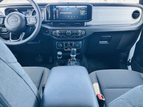 Used 2024 Jeep Gladiator Sport image 23