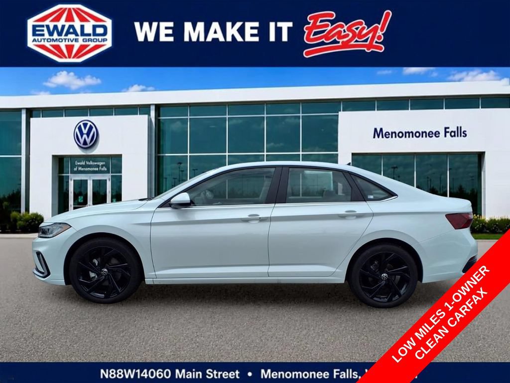 Used 2025 Volkswagen Jetta SE w/ Sunroof Package FWD image 4