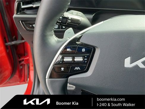 Used 2023 Kia Niro SX Touring image 20