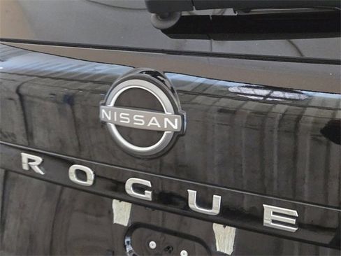 Used 2023 Nissan Rogue S image 12