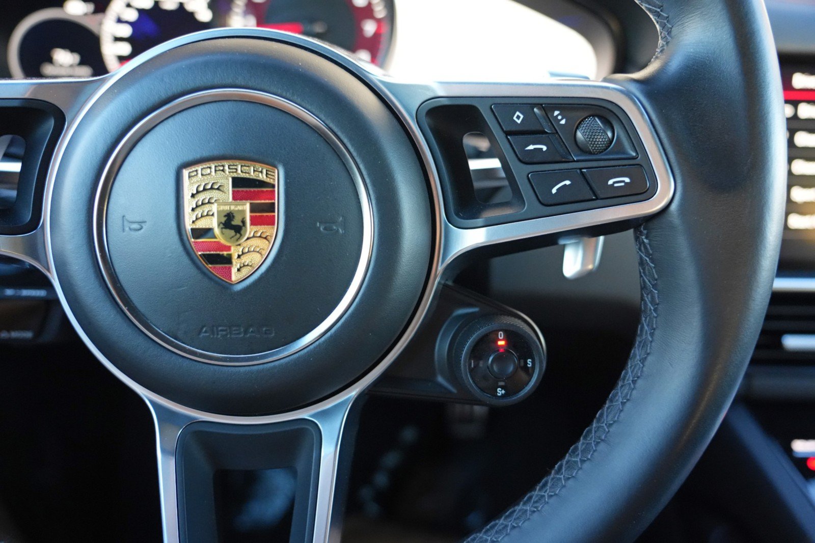 Used 2022 Porsche Cayenne GTS w/ Towing Package w/o Tow Ball AWD/4WD image 23