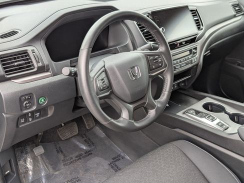 Used 2025 Honda Ridgeline Sport image 4