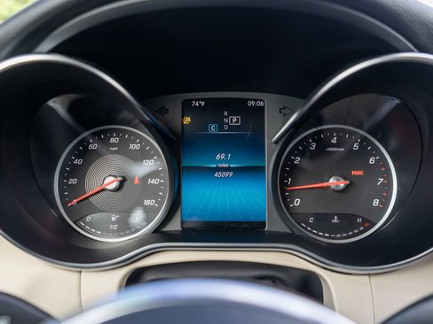 Used 2022 Mercedes-Benz GLC 300 4MATIC image 12