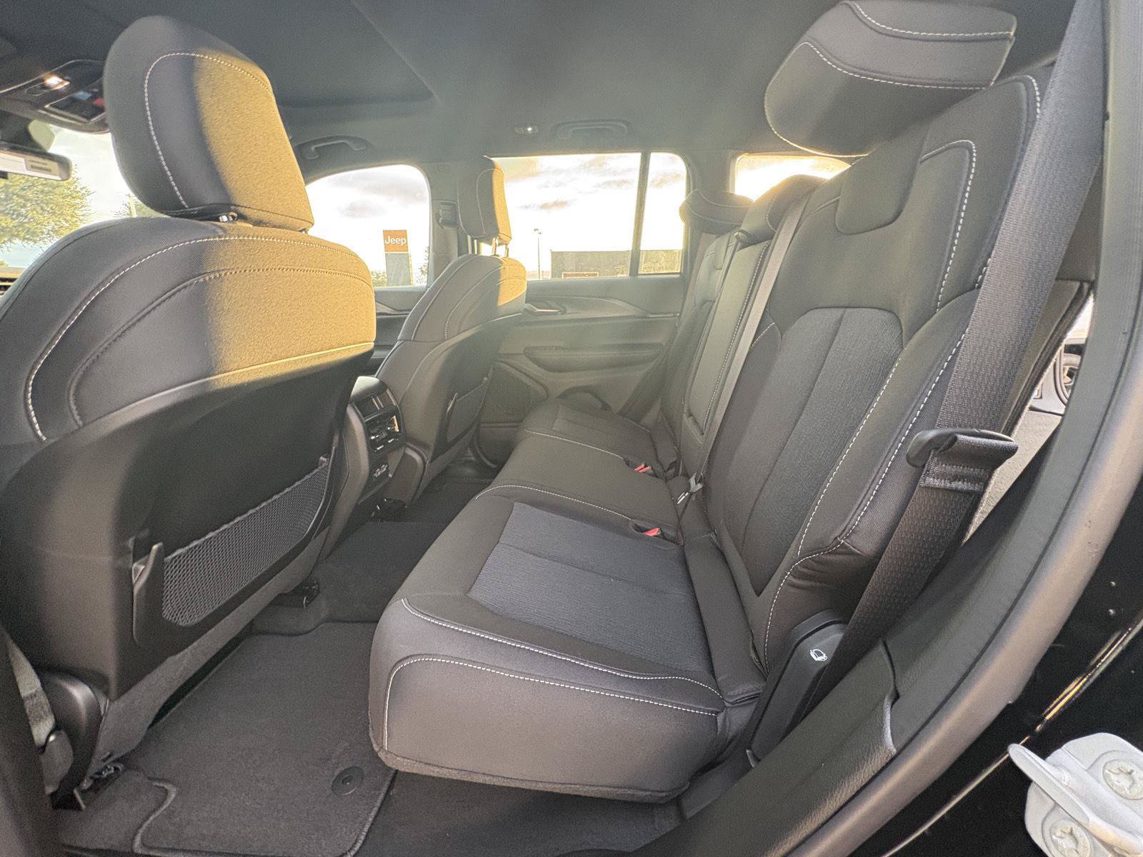 New 2027 Jeep Grand Cherokee Laredo X RWD image 12