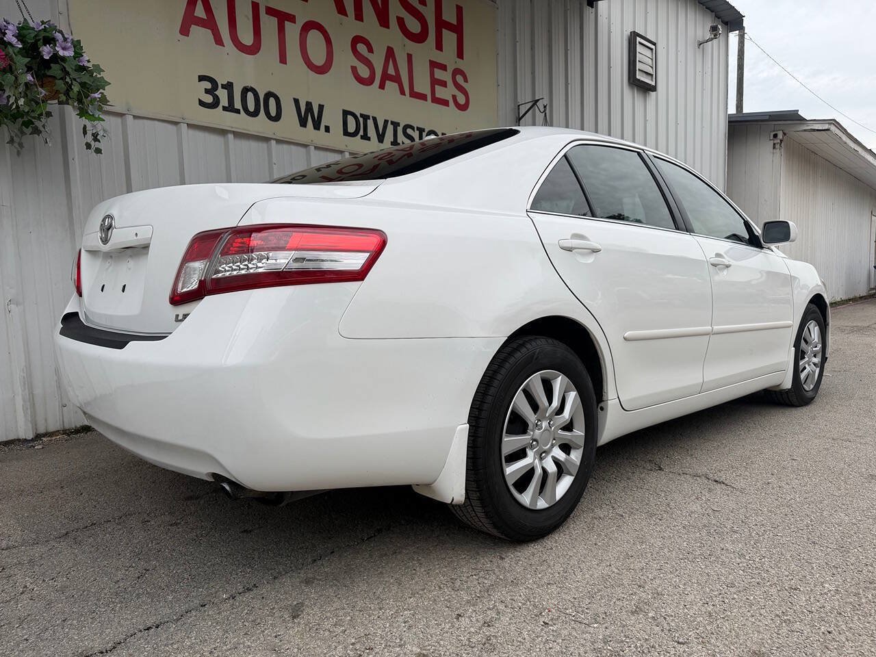 Used 2010 Toyota Camry SE FWD image 4