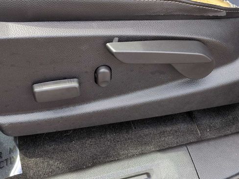 Used 2018 Chevrolet Colorado Z71 AWD/4WD image 18