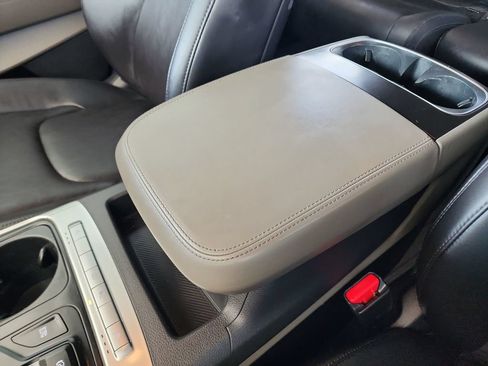Used 2025 Kia Carnival FWD image 31