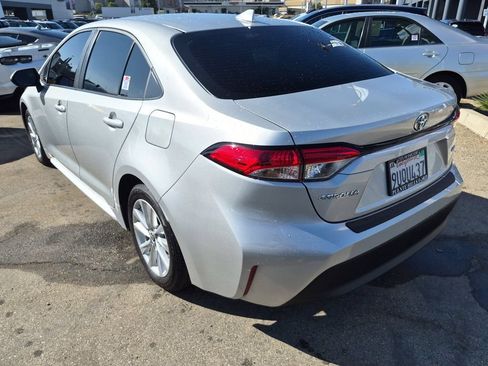 Used 2025 Toyota Corolla LE w/ LE Premium Package FWD image 4