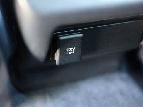 Used 2020 Land Rover Range Rover Evoque SE image 21