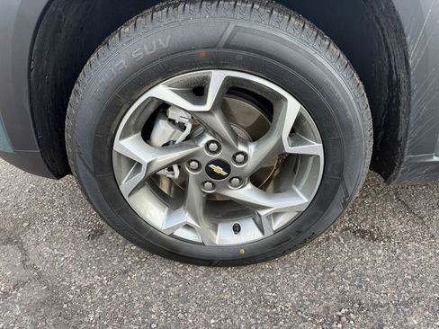 Used 2025 Chevrolet Trax LT image 28