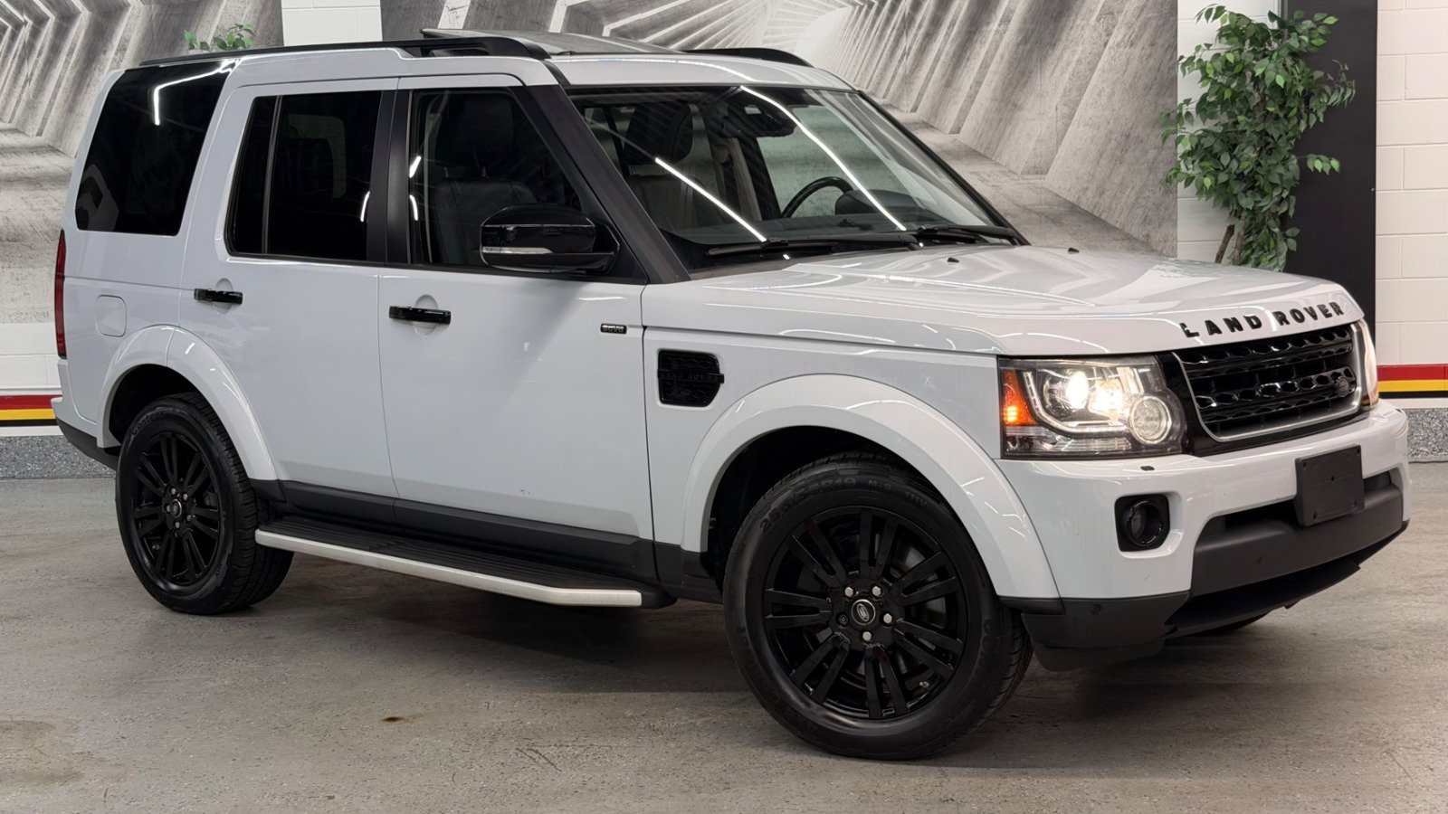 Used 2016 Land Rover LR4 HSE AWD/4WD image 1