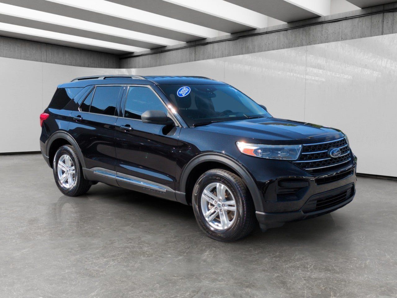 Used 2020 Ford Explorer XLT w/ Comfort Package AWD/4WD image 1