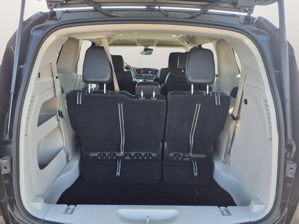 Used 2024 Chrysler Pacifica Touring-L FWD image 21