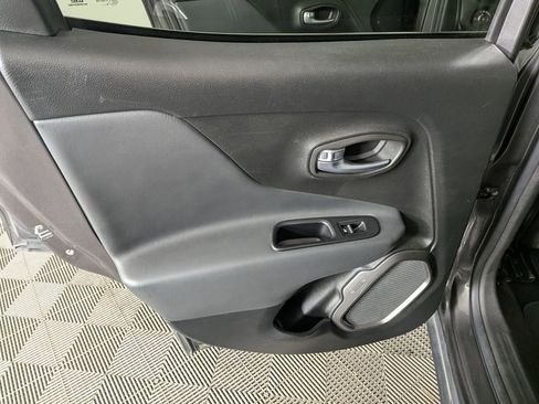 Used 2019 Jeep Renegade Limited image 28