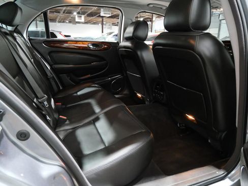 Used 2008 Jaguar XJ8 RWD image 11