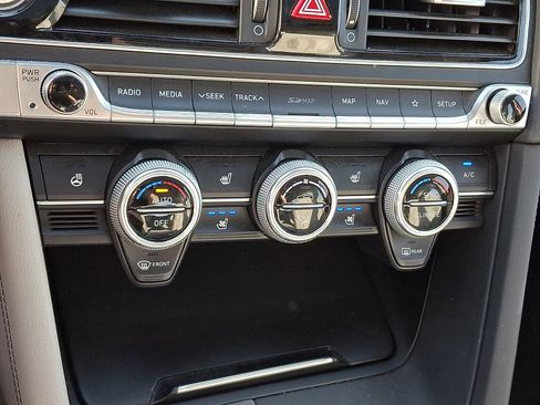 Used 2021 Genesis G70 3.3T image 15