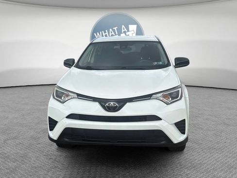 Used 2018 Toyota RAV4 LE w/ Carpet Mat Package AWD/4WD image 9