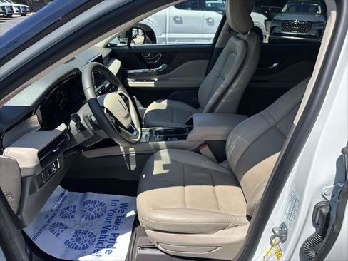 Used 2022 Lincoln Corsair AWD w/ Premium Package image 18