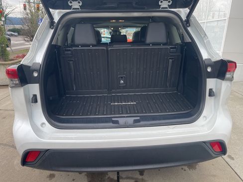 Used 2022 Toyota Highlander XLE image 46