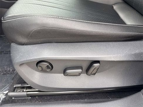 Certified 2022 Volkswagen Tiguan SE image 14