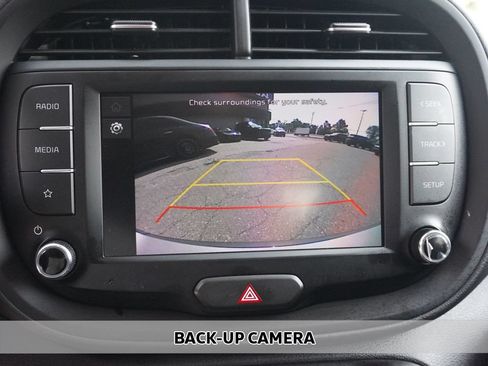 Used 2023 Kia Soul LX FWD image 4