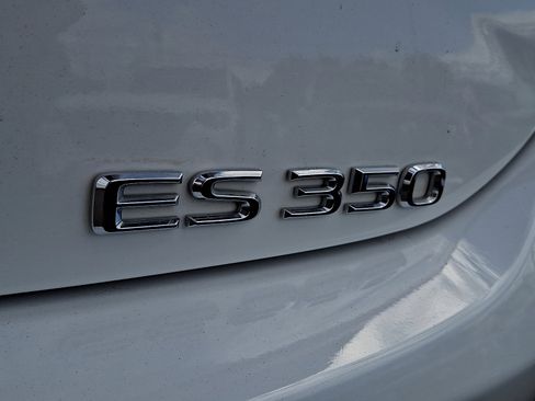 Used 2023 Lexus ES 350 F Sport w/ Accessory Package (Z1) FWD image 32