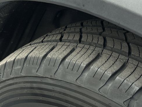 Used 2020 Ford Explorer XLT w/ Equipment Group 202A image 11