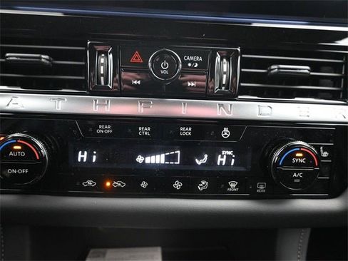 New 2026 Nissan Pathfinder SL image 15