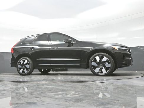 Used 2023 Volvo XC60 T8 Ultimate w/ Climate Package image 30