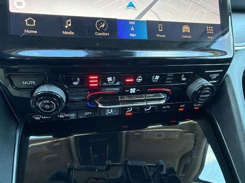 Used 2023 Jeep Grand Cherokee L Limited w/ Luxury Tech Group II image 33