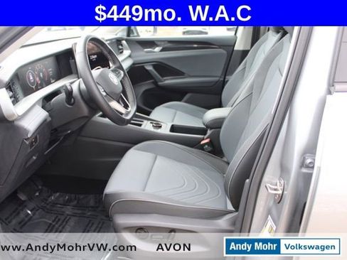 Used 2025 Volkswagen Tiguan SE AWD/4WD image 16