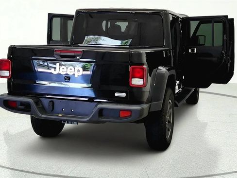 Used 2022 Jeep Gladiator Overland w/ Cold Weather Group AWD/4WD image 12