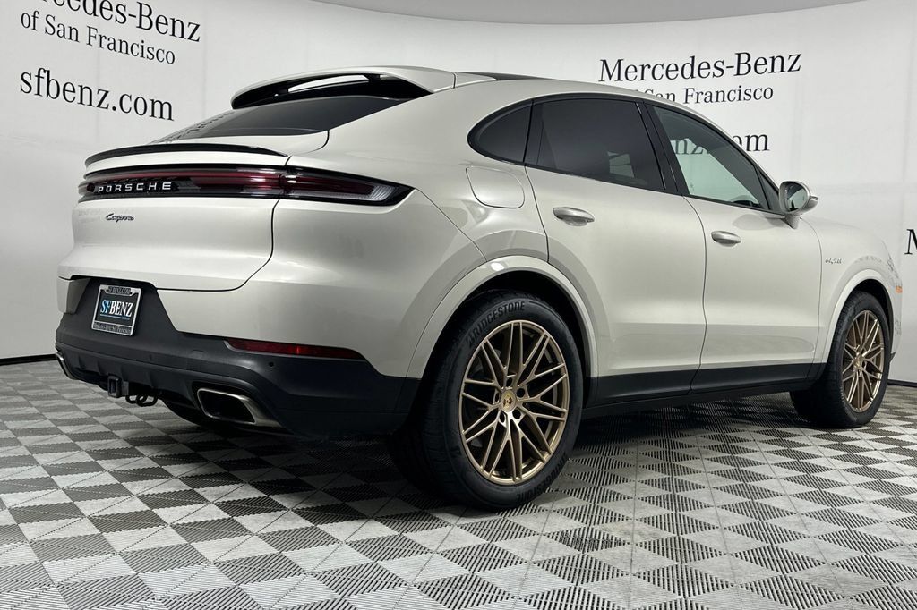 Used 2024 Porsche Cayenne Coupe AWD/4WD image 4