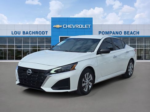 Used 2024 Nissan Altima 2.5 S image 3