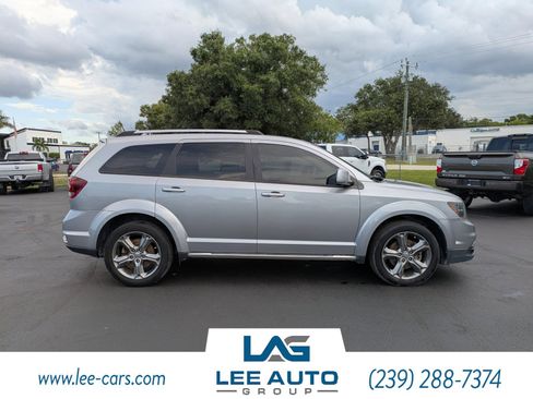 Used 2017 Dodge Journey Crossroad FWD image 2