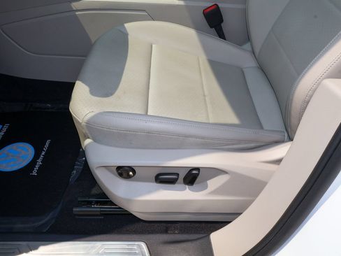 Used 2023 Volkswagen Atlas SE w/ Panoramic Sunroof Package AWD/4WD image 14