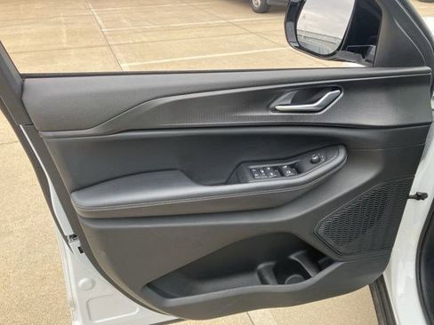 Certified 2023 Jeep Grand Cherokee L Laredo AWD/4WD image 9