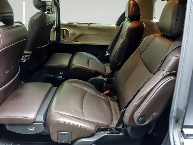 Used 2022 Toyota Sienna Platinum AWD/4WD image 11
