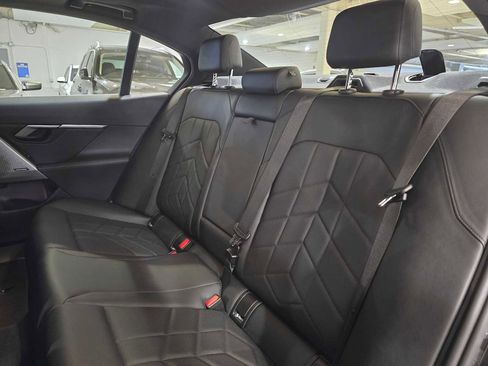 Used 2025 BMW i5 xDrive40 w/ Premium Package image 17