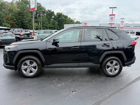 Certified 2022 Toyota RAV4 XLE w/ XLE Grade Weather Package AWD/4WD image 3