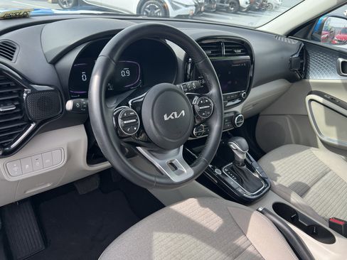 Certified 2025 Kia Soul EX image 20