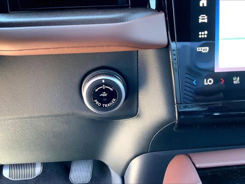 New 2026 Lincoln Navigator Reserve AWD/4WD image 19