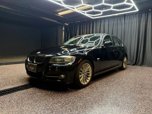 Used 2011 BMW 335i xDrive Sedan AWD/4WD image 3