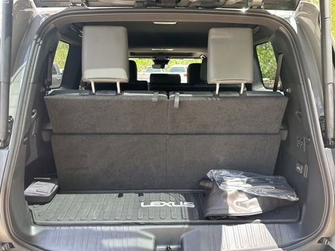 Used 2024 Lexus GX 550 w/ Accessory Package (31) image 12