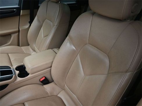 Used 2019 Porsche Macan image 18