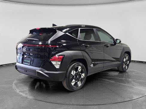 Used 2025 Hyundai Kona SEL FWD image 3
