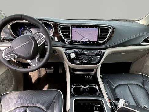 Used 2023 Chrysler Pacifica Limited FWD image 7