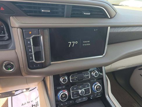 Used 2022 GMC Yukon XL Denali w/ Advanced Technology Package AWD/4WD image 3