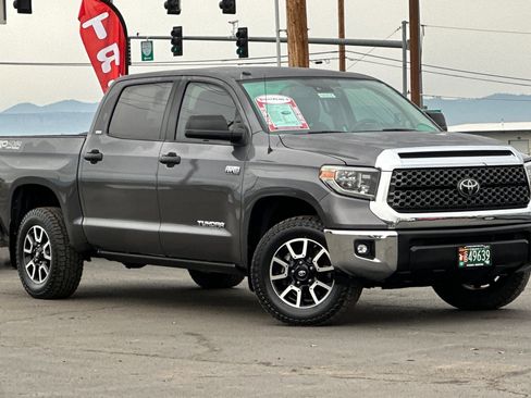 Used 2018 Toyota Tundra SR5 image 2