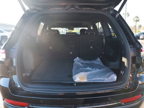 New 2025 Jeep Grand Cherokee Altitude image 30